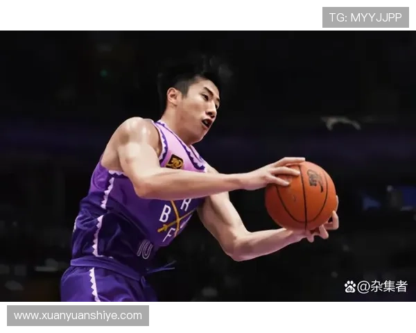 亨特上半场表现出色6投5中轻松斩获12分6篮板1助攻1抢断